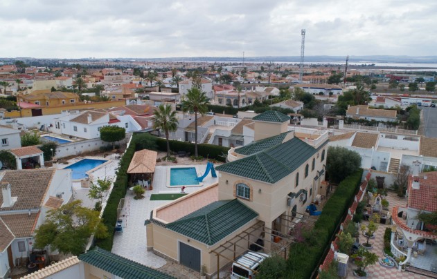 Resale - Villa - Torrevieja - El Chaparral