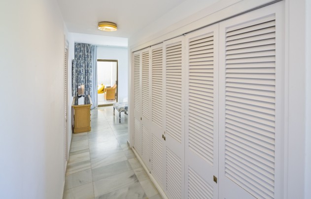 Resale - Apartment - Marbella - Puerto Banús