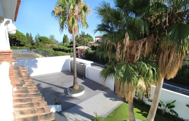 Resale - Villa - Marbella - Nueva Andalucía