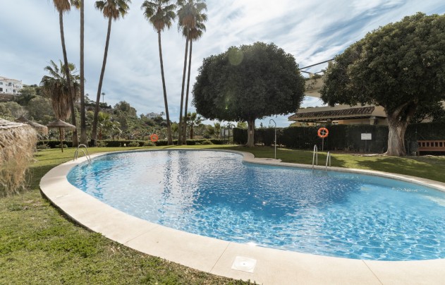 Resale - Apartment - Benahavis - La Quinta