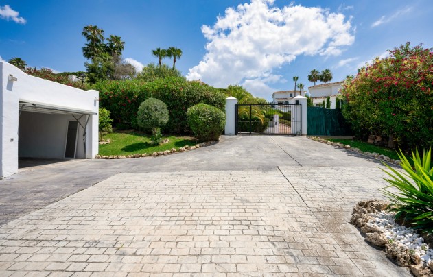 Resale - Villa - Marbella - Nueva Andalucía