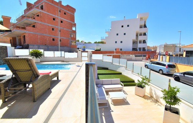 Resale - Villa - Orihuela Costa - Villamartín