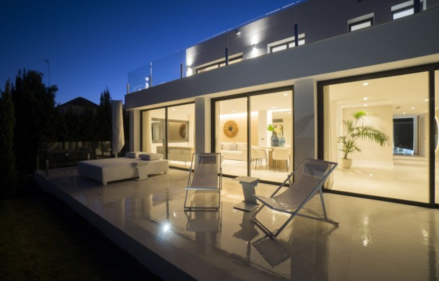 Resale - Villa - Marbella - Nueva Andalucía