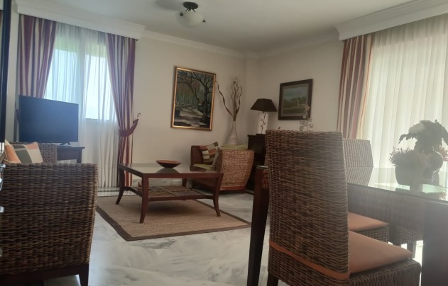 Resale - Apartment - Marbella - Nueva Andalucía