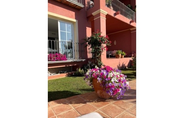 Resale - Apartment - Benahavis - La Quinta