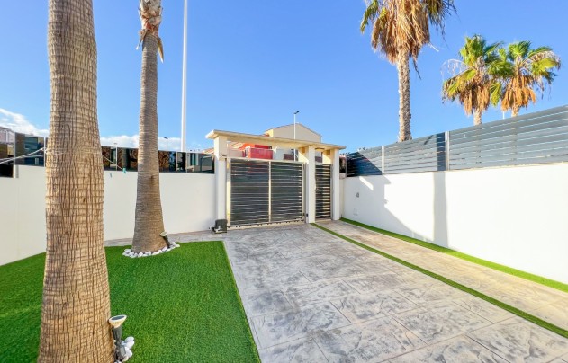 Resale - Villa - Torrevieja