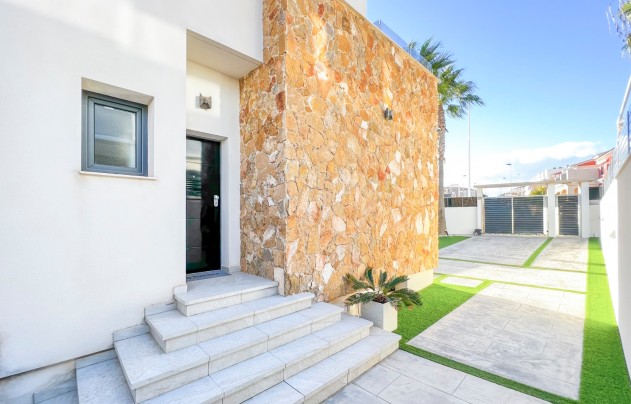 Resale - Villa - Torrevieja