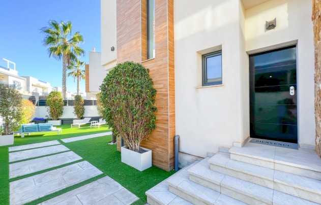 Resale - Villa - Torrevieja