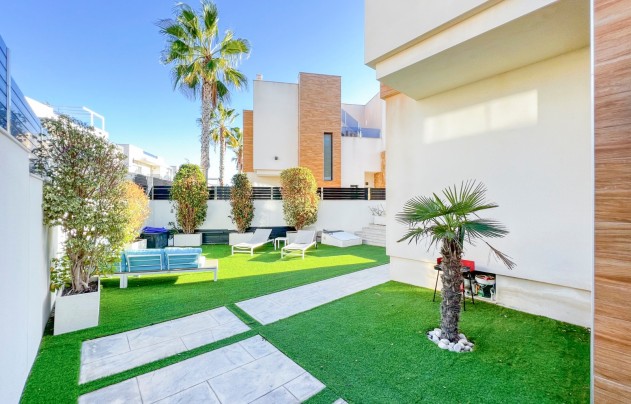 Resale - Villa - Torrevieja