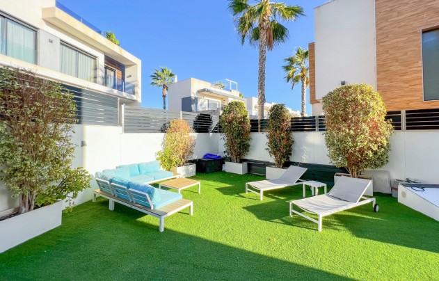 Resale - Villa - Torrevieja