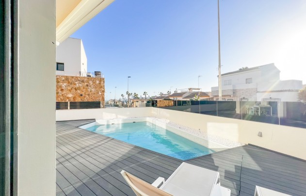 Resale - Villa - Torrevieja