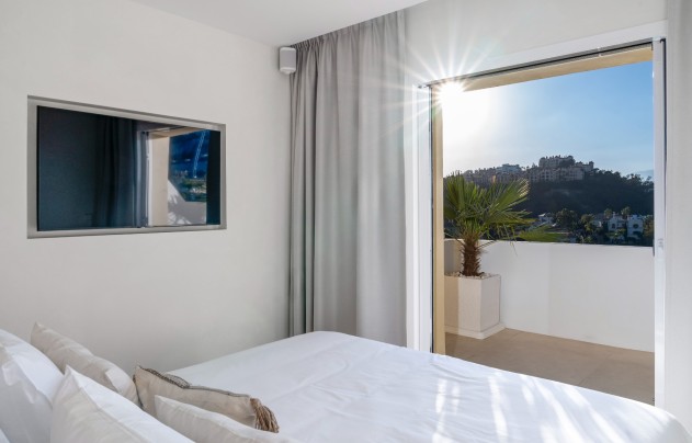 Resale - Apartment - Benahavis - La Quinta