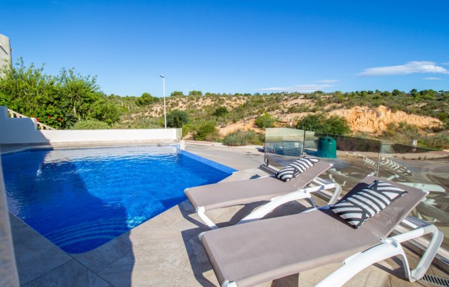 Resale - Villa - Orihuela Costa - Campos de Golf