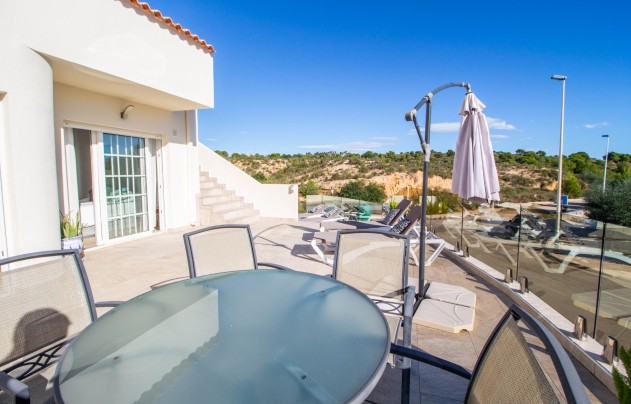 Resale - Villa - Orihuela Costa - Campos de Golf