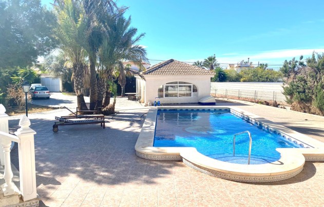 Resale - Villa - Torrevieja - El Chaparral