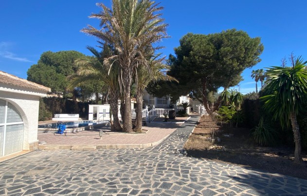 Resale - Villa - Torrevieja - El Chaparral