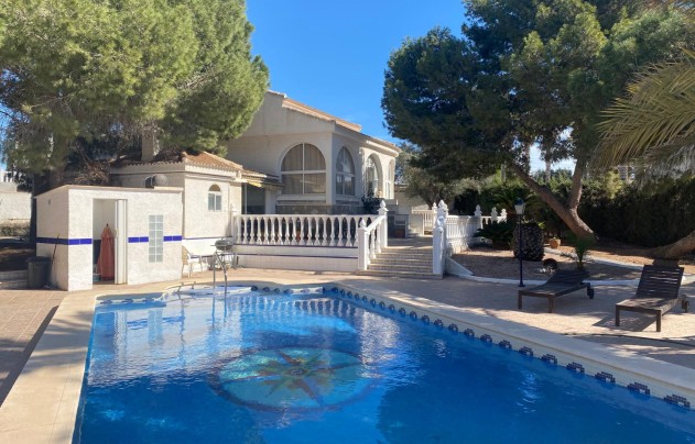 Resale - Villa - Torrevieja - El Chaparral