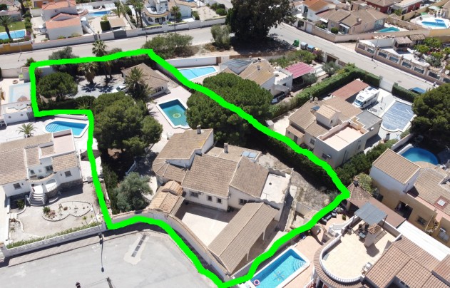 Resale - Villa - Torrevieja - El Chaparral