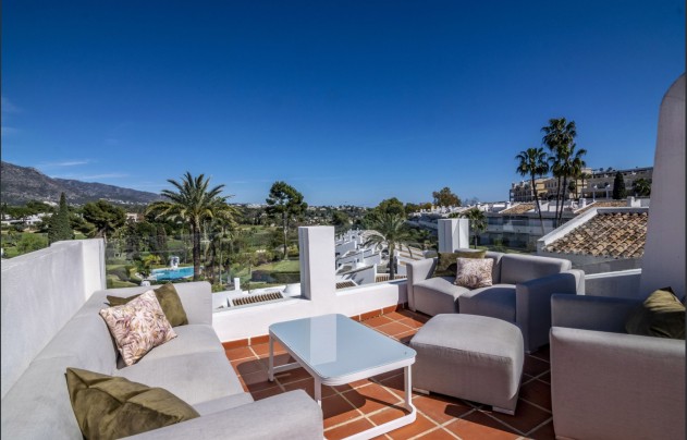 Resale - Apartment - Marbella - Nueva Andalucía