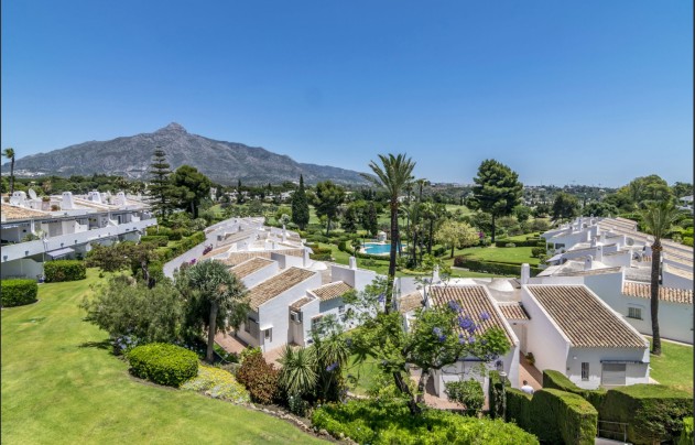 Resale - Apartment - Marbella - Nueva Andalucía