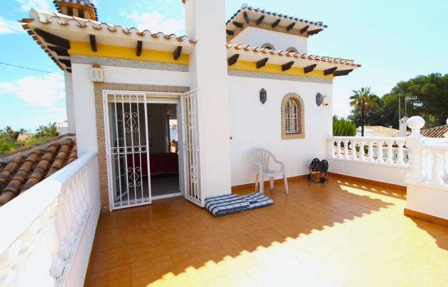 Resale - Villa - Cabo Roig