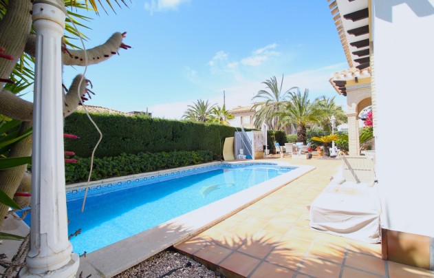 Resale - Villa - Cabo Roig