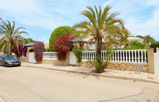 Resale - Villa - Cabo Roig