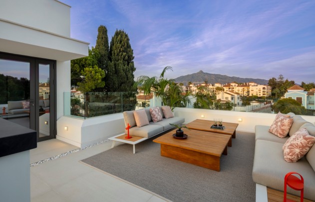 Resale - Villa - Marbella - Puerto Banús