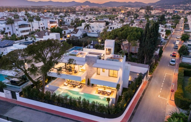 Resale - Villa - Marbella - Puerto Banús