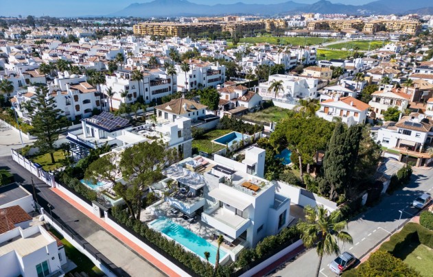 Resale - Villa - Marbella - Puerto Banús