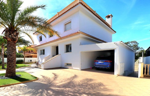 Resale - Villa - Orihuela Costa - Campoamor