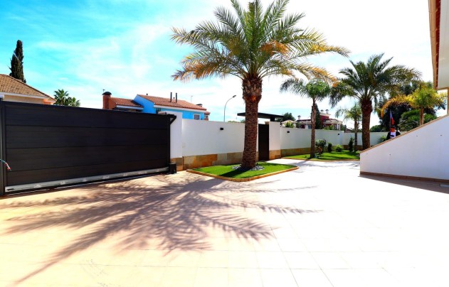 Resale - Villa - Orihuela Costa - Campoamor