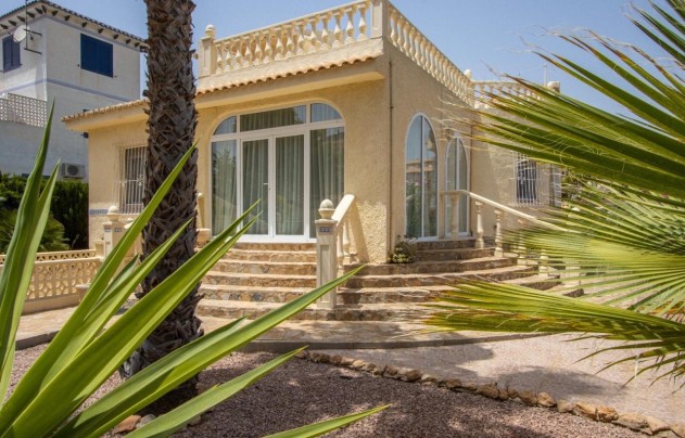 Resale - Villa - Orihuela Costa - La Zenia