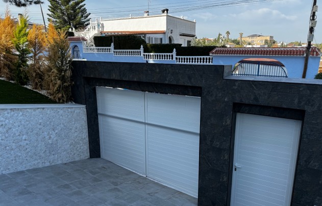 Resale - Villa - Torrevieja - Los Balcones