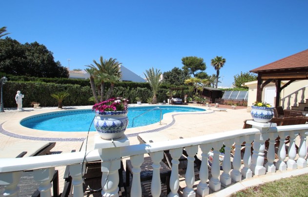 Resale - Villa - Torrevieja - Punta Prima