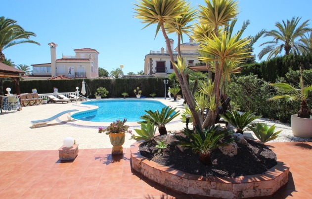 Resale - Villa - Torrevieja - Punta Prima