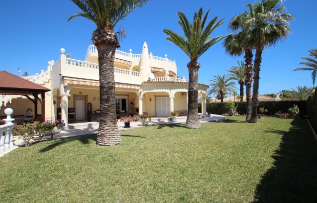 Resale - Villa - Torrevieja - Punta Prima