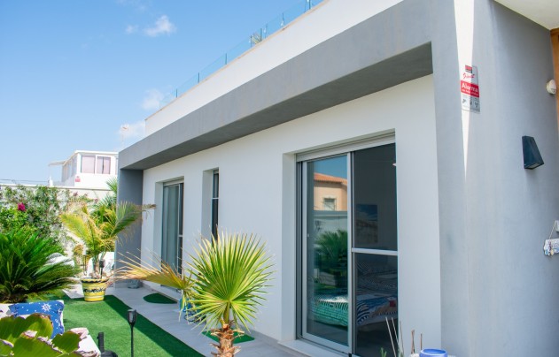 Resale - Villa - Torrevieja - El Chaparral