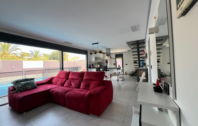 Resale - Villa - Torrevieja - El Chaparral