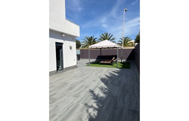 Resale - Villa - Torrevieja - El Chaparral