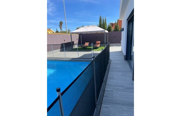 Resale - Villa - Torrevieja - El Chaparral