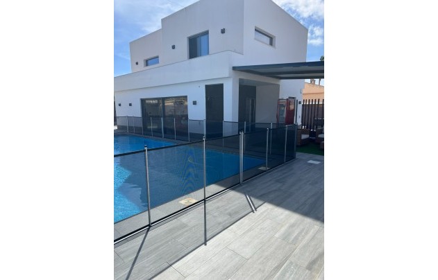 Resale - Villa - Torrevieja - El Chaparral