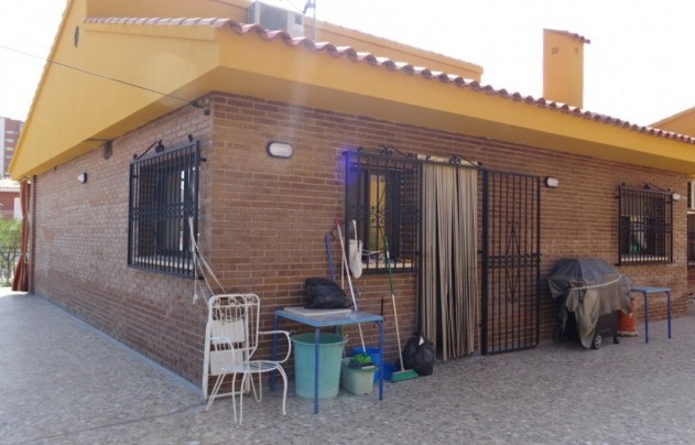 Resale - Villa - Benidorm - Poniente