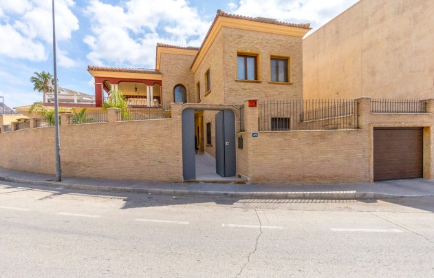 Resale - Villa - Orihuela