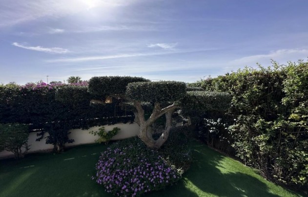 Resale - Villa - Orihuela - Vistabella