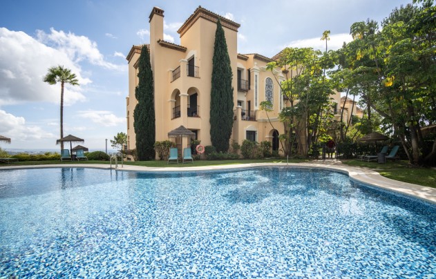 Resale - Apartment - Benahavis - La Quinta