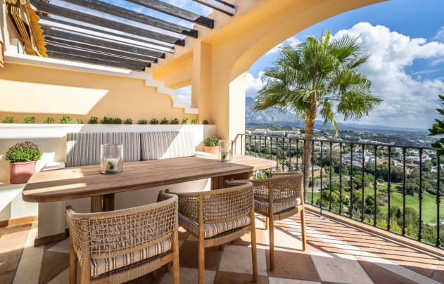 Resale - Apartment - Benahavis - La Quinta