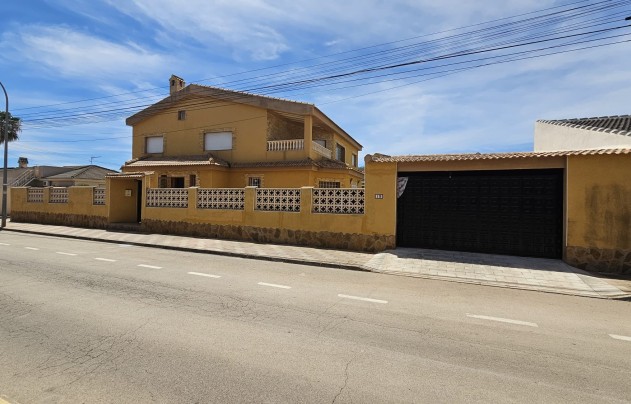 Resale - Villa - Los Alcazares