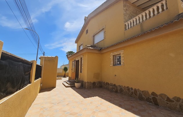 Resale - Villa - Los Alcazares