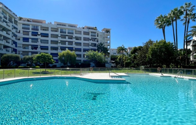 Resale - Apartment - Marbella - Puerto Banús